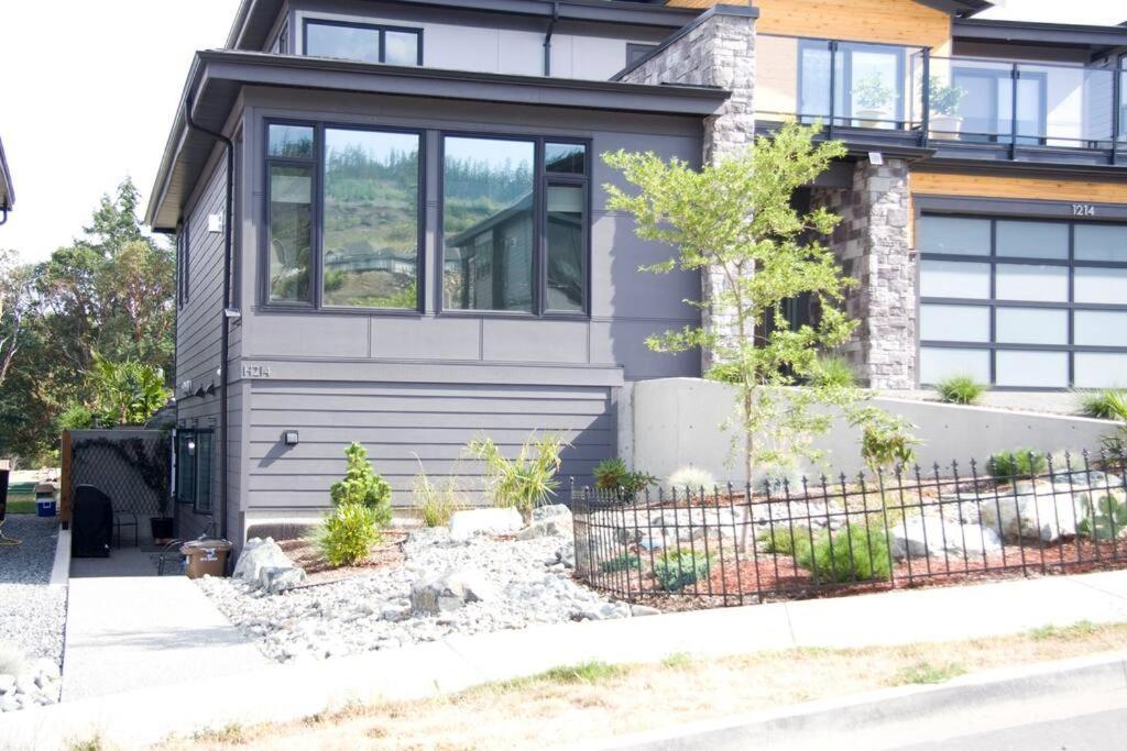 M&M'S Maple Bay Mountain Guesthouse - Licensed Duncan Exterior photo